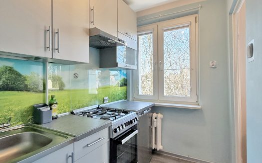 SPÓŁ. WŁASN. | kawalerka 25,8 m² | 1 piętro | widna kuchnia | piwnica